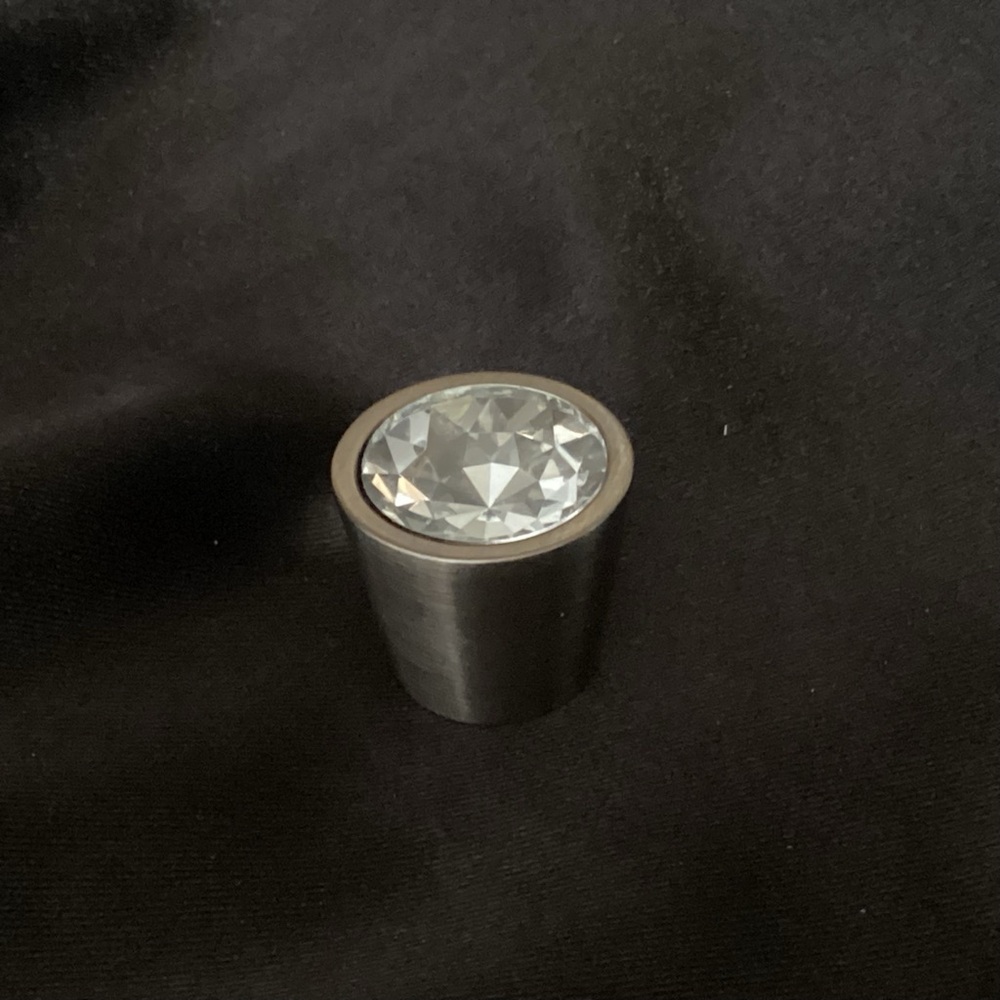 TOP KNOBS 3/4” TK136BSN CLEAR CRYSTAL CENTER KNOB w/BRUSHED SATIN NICKEL SHELL